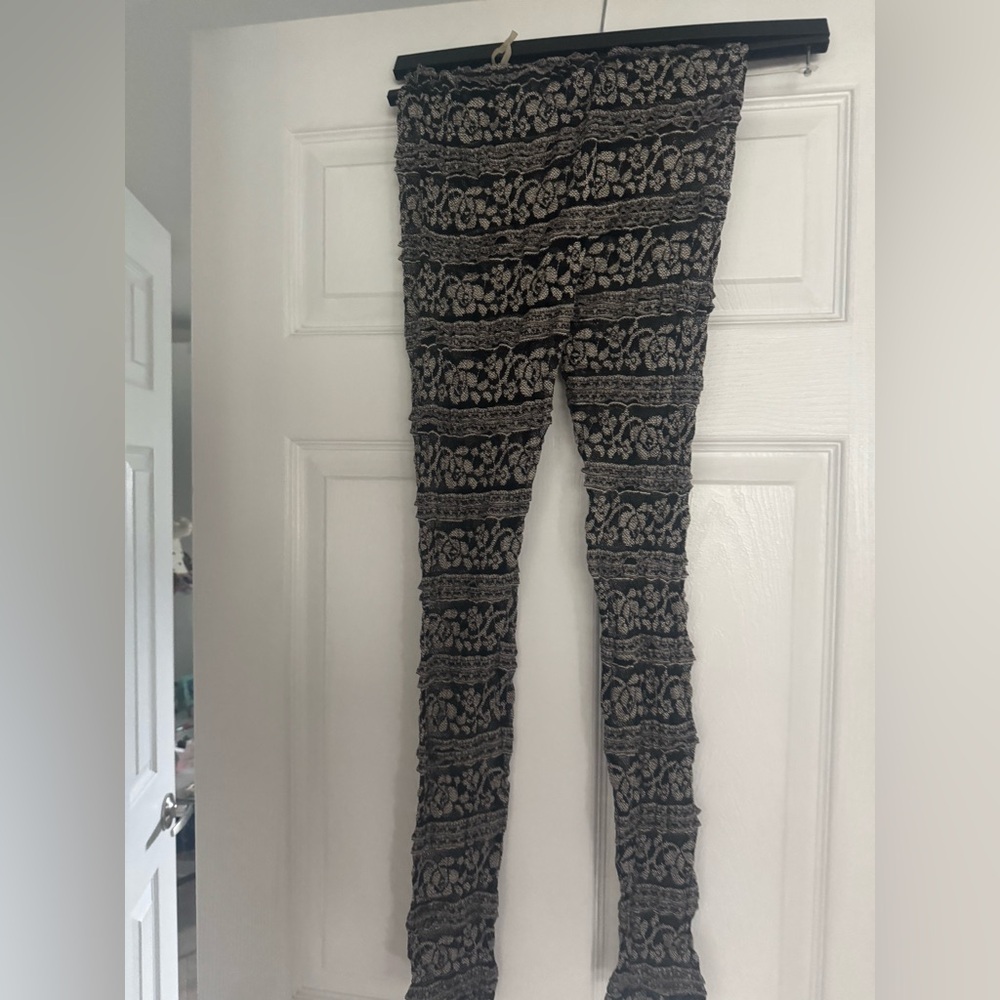 Ryu leggings black with white floral lace
